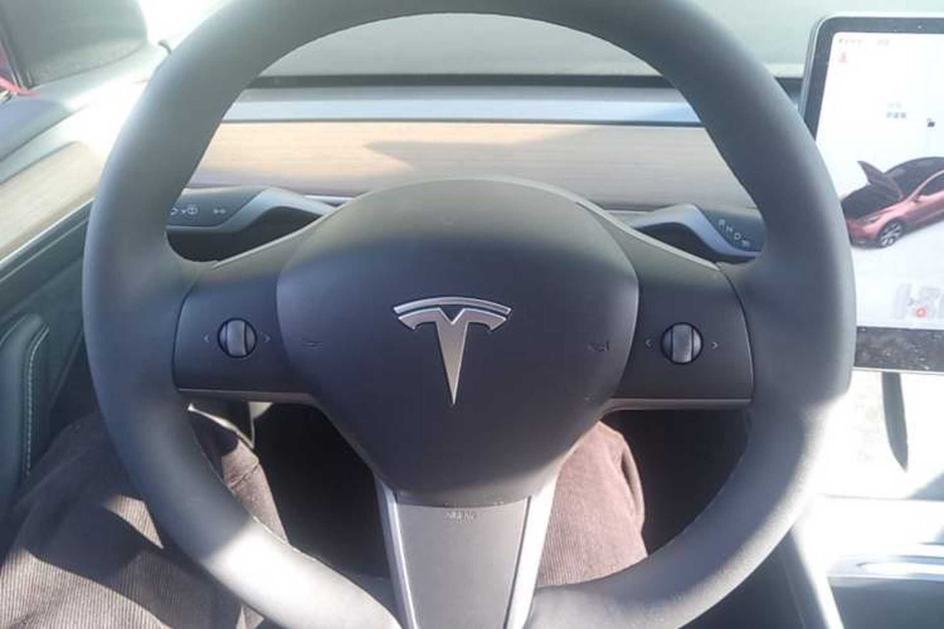 Used Tesla Model Y 2021 Standard Range Rear-Wheel Drive Version Steering Wheel