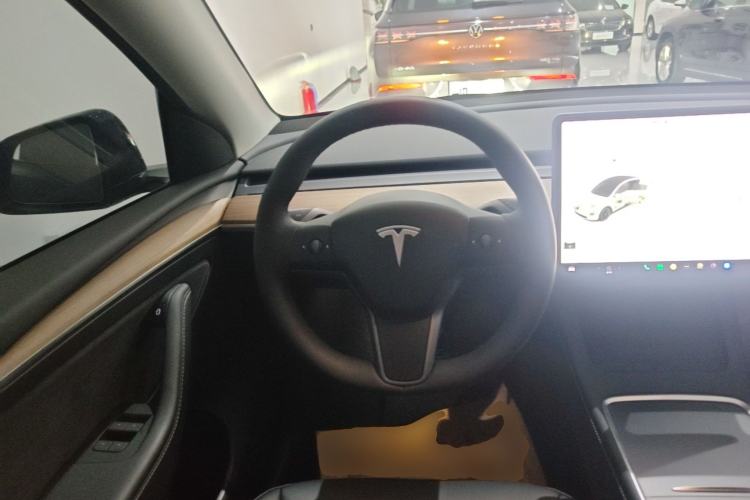 Used Tesla Model Y 2021 Standard Range Rear-Wheel Drive Version Steering Wheel