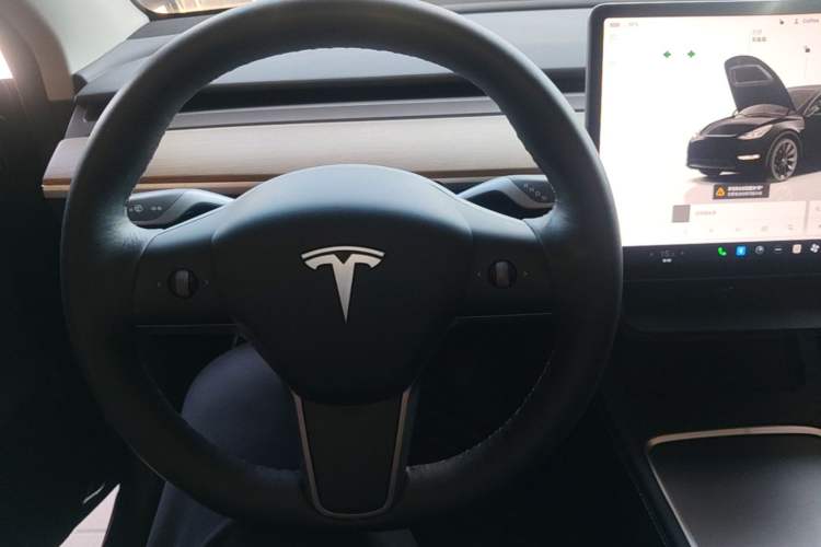Used Tesla Model Y 2021 Revised Version 2 Long-Range All-Wheel-Drive Edition Steering Wheel