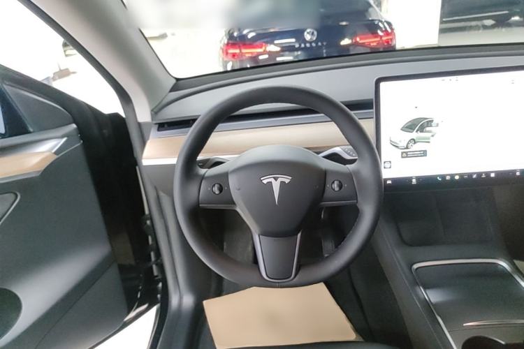 Used Tesla Model Y 2021 Standard Range Rear-Wheel Drive Version Steering Wheel