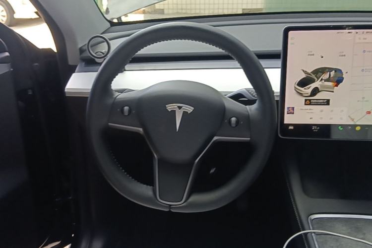 Used Tesla Model Y 2021 Long-Range All-Wheel-Drive Version 3D7 Steering Wheel