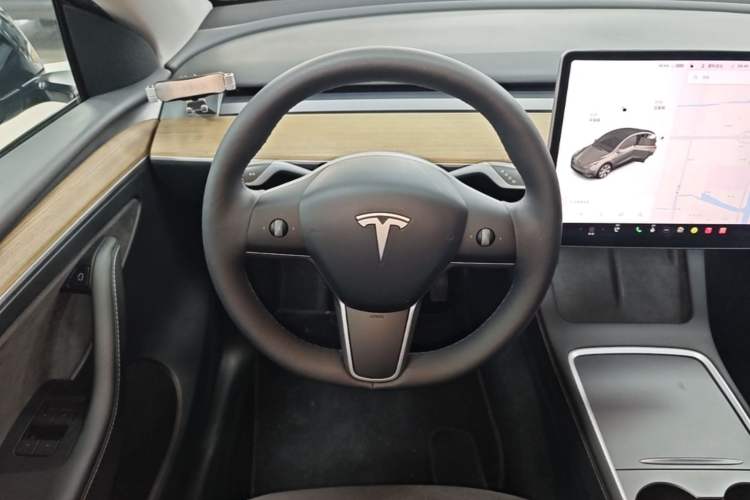 Used Tesla Model Y 2021 Long-Range All-Wheel-Drive Version 3D7 Steering Wheel