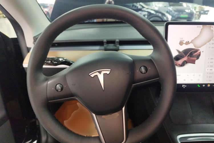 Used Tesla Model Y 2021 Standard Range Rear-Wheel Drive Version Steering Wheel
