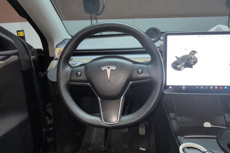 Used Tesla Model Y 2021 Standard Range Rear-Wheel Drive Version Steering Wheel