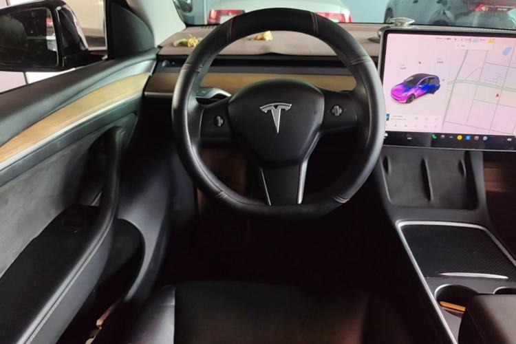 Used Tesla Model Y 2021 Standard Range Rear-Wheel Drive Version Steering Wheel