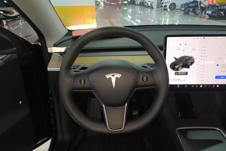 Used Tesla Model Y 2021 Standard Range Rear-Wheel Drive Version Steering Wheel