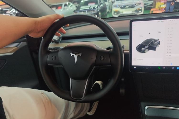 Used Tesla Model Y 2021 Long-Range All-Wheel-Drive Version 3D7 Steering Wheel