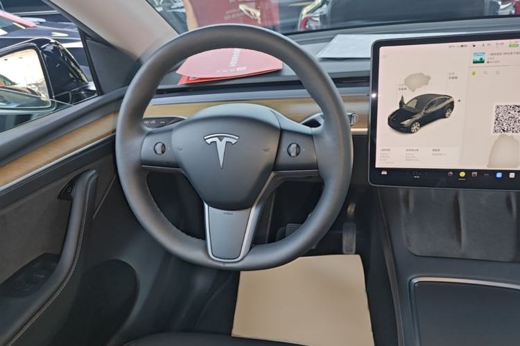 Used Tesla Model Y 2021 Long-Range All-Wheel-Drive Version Steering Wheel