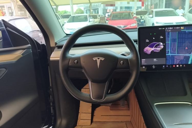 Used Tesla Model Y 2021 Standard Range Rear-Wheel Drive Version Steering Wheel