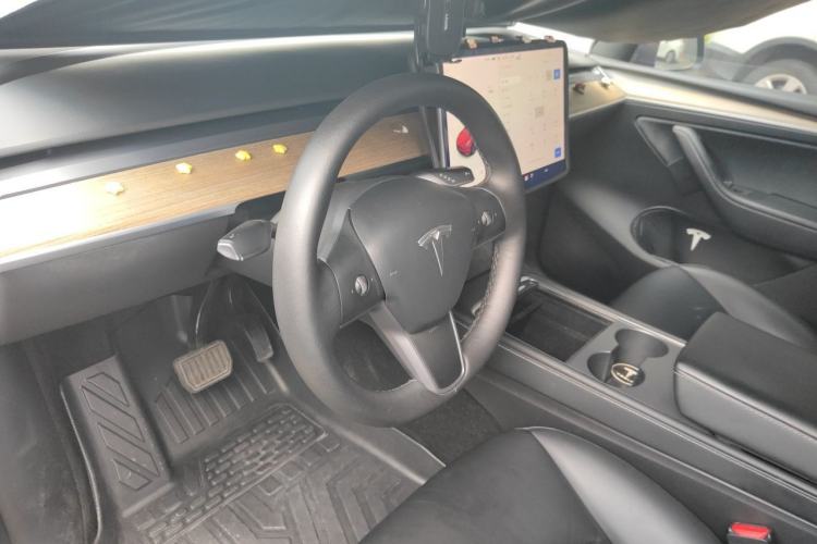 Used Tesla Model Y 2021 Standard Range Rear-Wheel Drive Version Steering Wheel