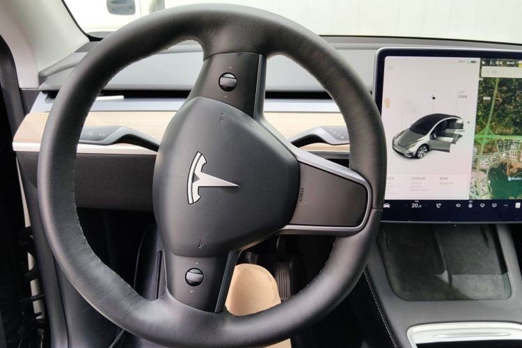 Used Tesla Model Y 2021 Standard Range Rear-Wheel Drive Version Steering Wheel