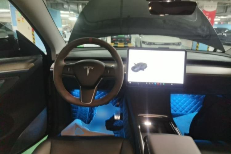 Used Tesla Model Y 2021 Long-Range All-Wheel-Drive Version Steering Wheel