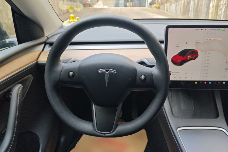 Used Tesla Model Y 2021 Long-Range All-Wheel-Drive Version 3D7 Steering Wheel
