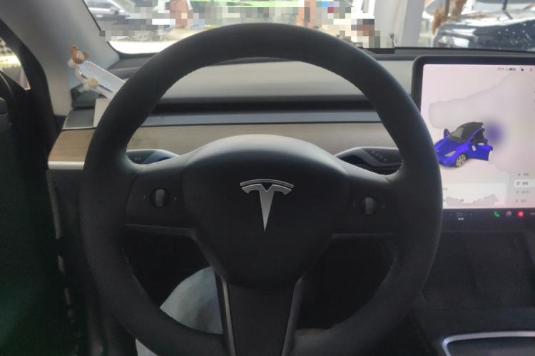 Used Tesla Model Y 2021 Long-Range All-Wheel-Drive Version Steering Wheel