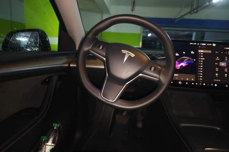 Used Tesla Model Y 2021 Standard Range Rear-Wheel Drive Version Steering Wheel
