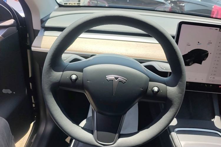 Used Tesla Model Y 2021 Long-Range All-Wheel-Drive Version 3D7 Steering Wheel