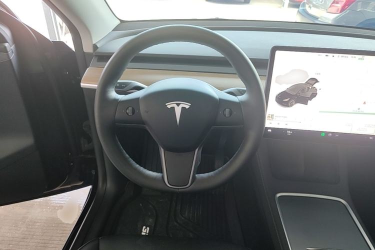 Used Tesla Model Y 2021 Standard Range Rear-Wheel Drive Version Steering Wheel