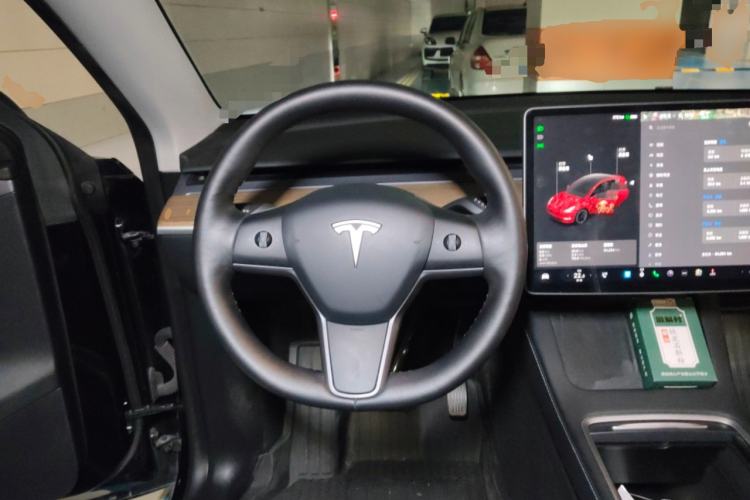 Used Tesla Model Y 2021 Standard Range Rear-Wheel Drive Version Steering Wheel