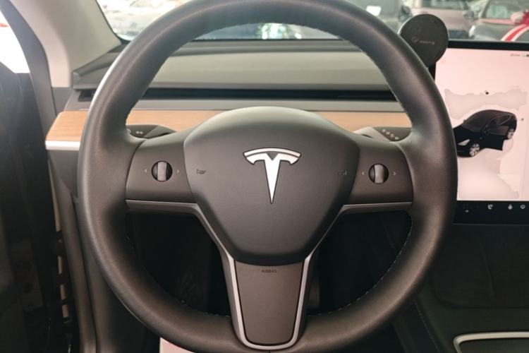 Used Tesla Model Y 2021 Revised Version 2 Long-Range All-Wheel-Drive Edition Steering Wheel