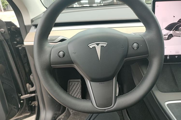 Used Tesla Model Y 2021 Standard Range Rear-Wheel Drive Version Steering Wheel