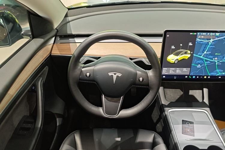 Used Tesla Model Y 2021 Standard Range Rear-Wheel Drive Version Steering Wheel