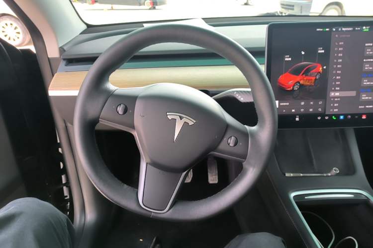 Used Tesla Model Y 2021 Revised Version 2 Long-Range All-Wheel-Drive Edition Steering Wheel