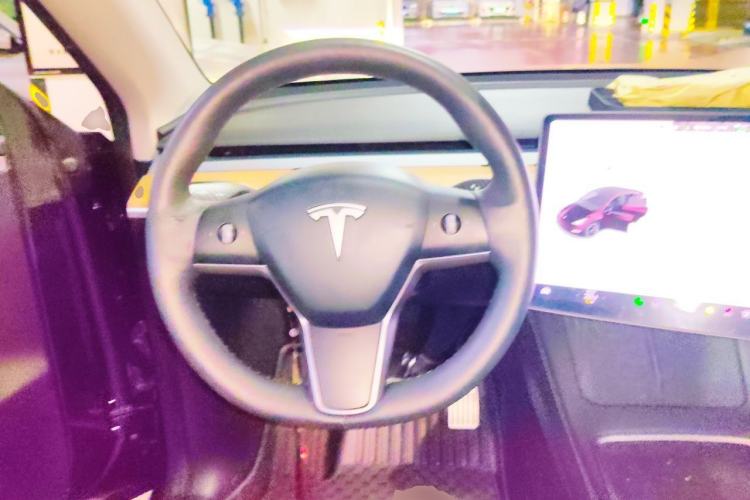 Used Tesla Model Y 2021 Long-Range All-Wheel-Drive Version Steering Wheel