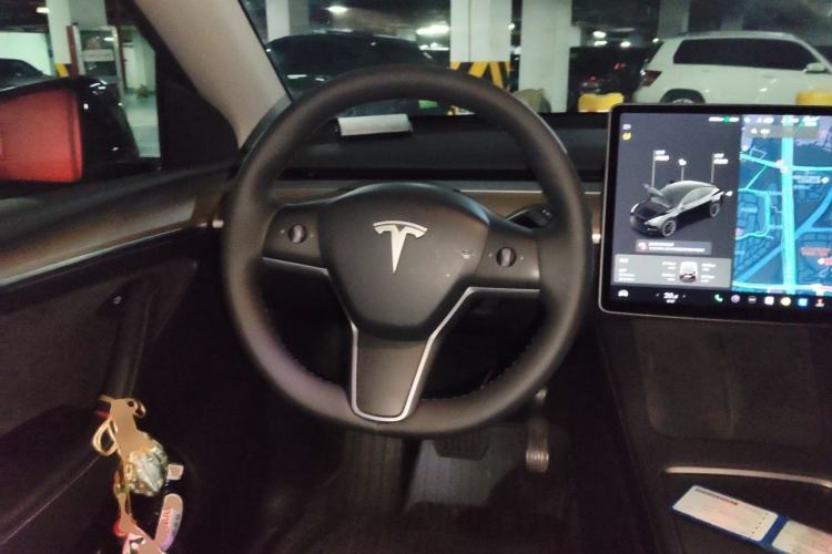Used Tesla Model Y 2021 Standard Range Rear-Wheel Drive Version Steering Wheel