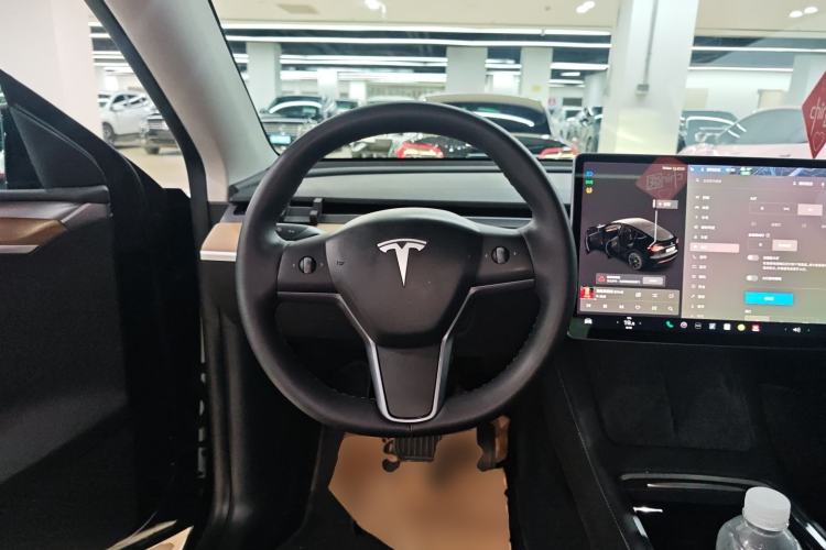 Used Tesla Model Y 2021 Standard Range Rear-Wheel Drive Version Steering Wheel