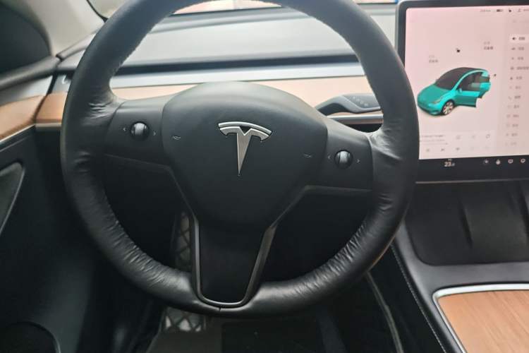 Used Tesla Model Y 2021 Long-Range All-Wheel-Drive Version Steering Wheel