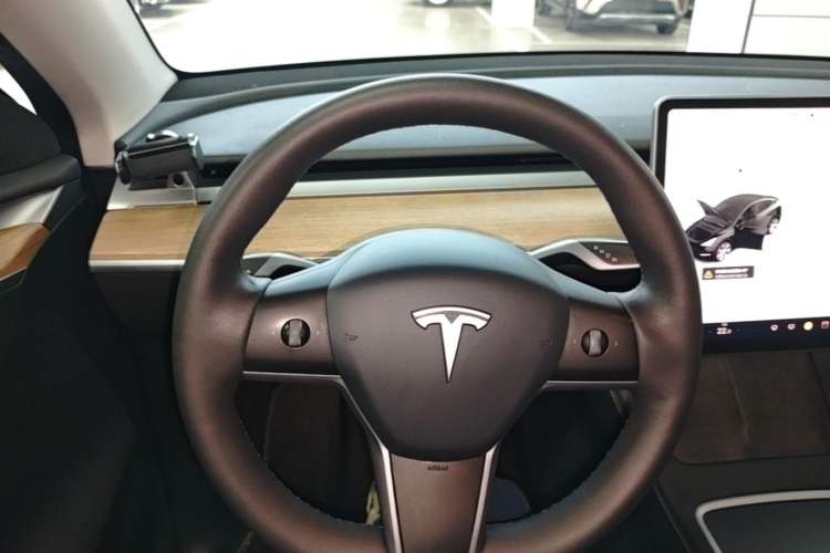 Used Tesla Model Y 2021 Standard Range Rear-Wheel Drive Version Steering Wheel