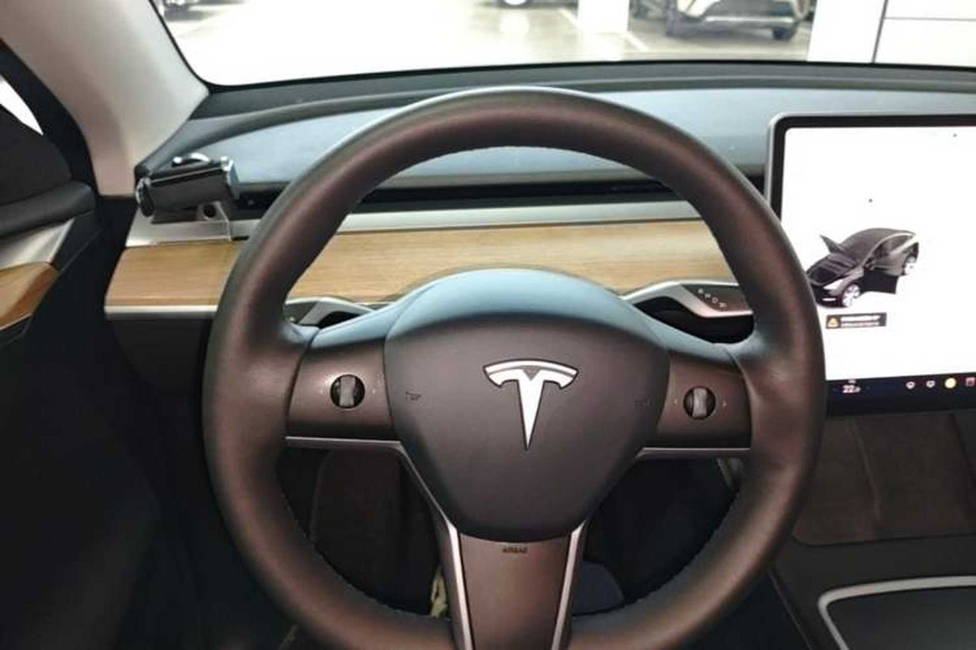 Used Tesla Model Y 2021 Standard Range Rear-Wheel Drive Version Steering Wheel
