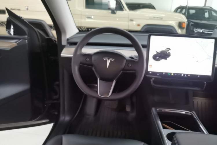 Used Tesla Model Y 2021 Long-Range All-Wheel-Drive Version 3D7 Steering Wheel