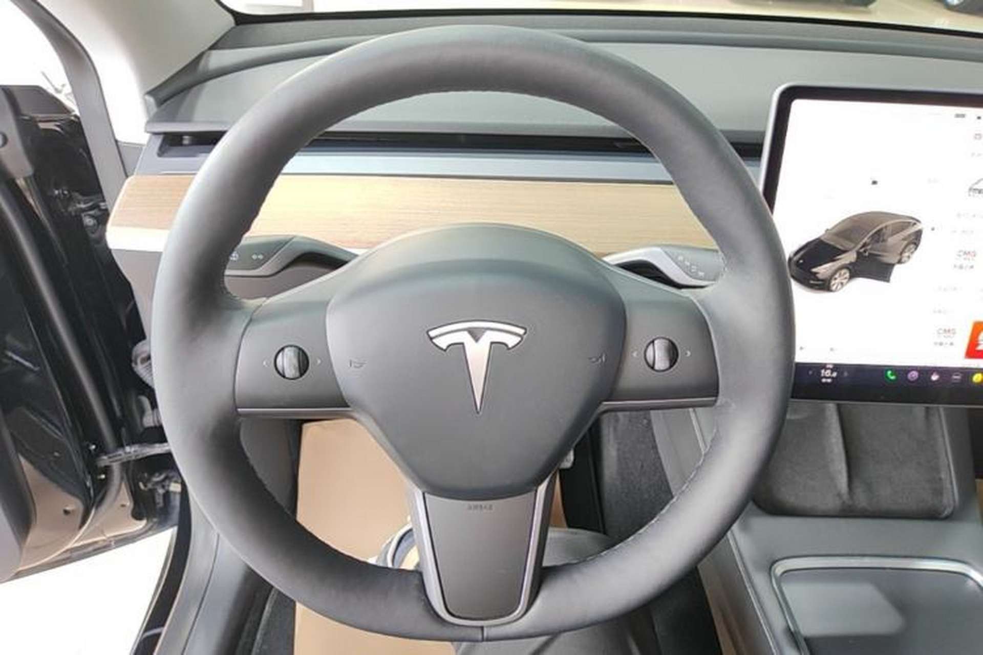 Used Tesla Model Y 2021 Standard Range Rear-Wheel Drive Version Steering Wheel