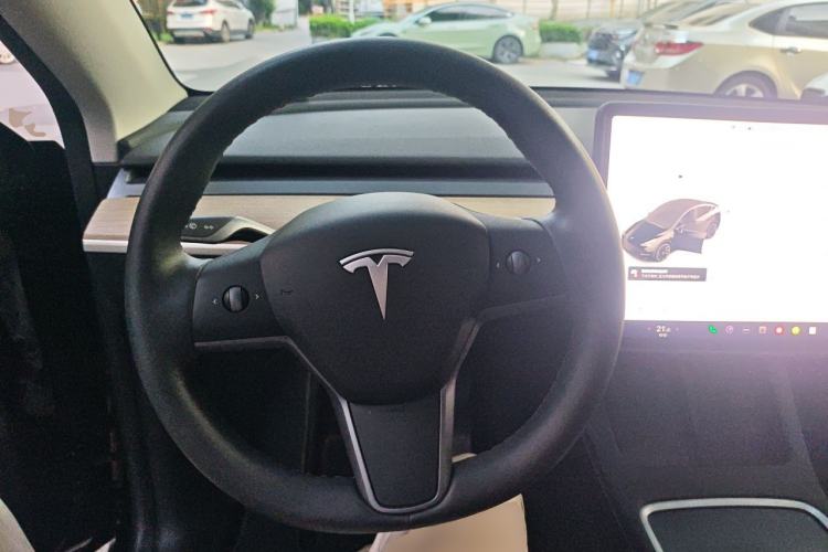 Used Tesla Model Y 2021 Standard Range Rear-Wheel Drive Version Steering Wheel