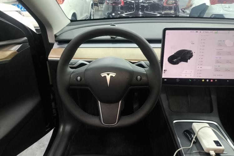 Used Tesla Model Y 2021 Standard Range Rear-Wheel Drive Version Steering Wheel