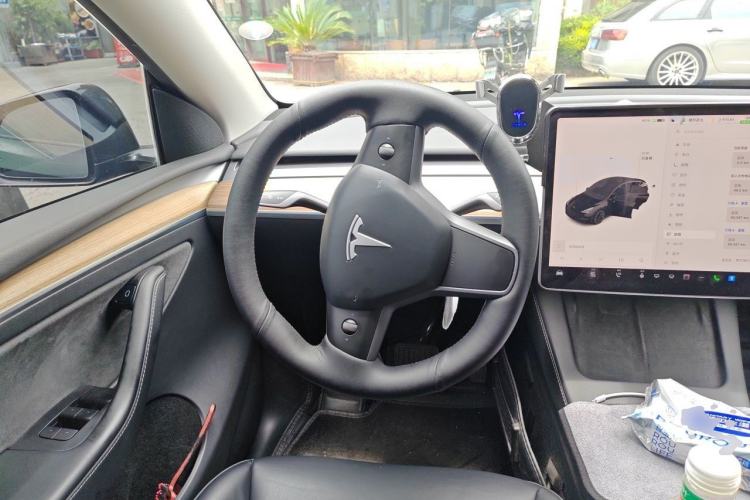 Used Tesla Model Y 2021 Standard Range Rear-Wheel Drive Version Steering Wheel