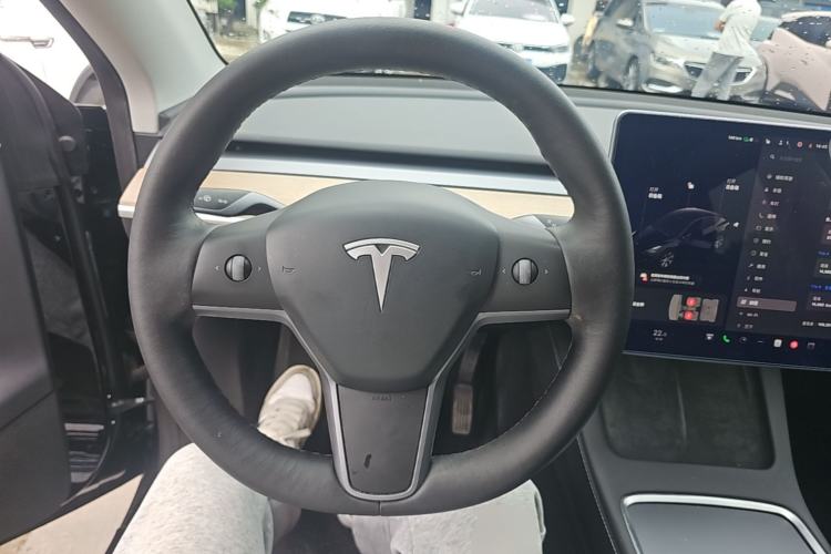 Used Tesla Model Y 2021 Standard Range Rear-Wheel Drive Version Steering Wheel