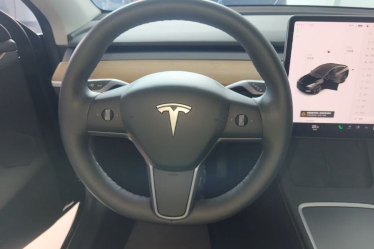 Used Tesla Model Y 2021 Standard Range Rear-Wheel Drive Version Steering Wheel