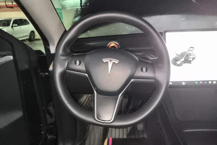 Used Tesla Model Y 2021 Standard Range Rear-Wheel Drive Version Steering Wheel