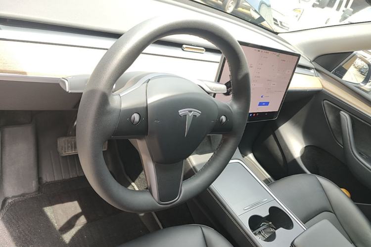 Used Tesla Model Y 2021 Standard Range Rear-Wheel Drive Version Steering Wheel