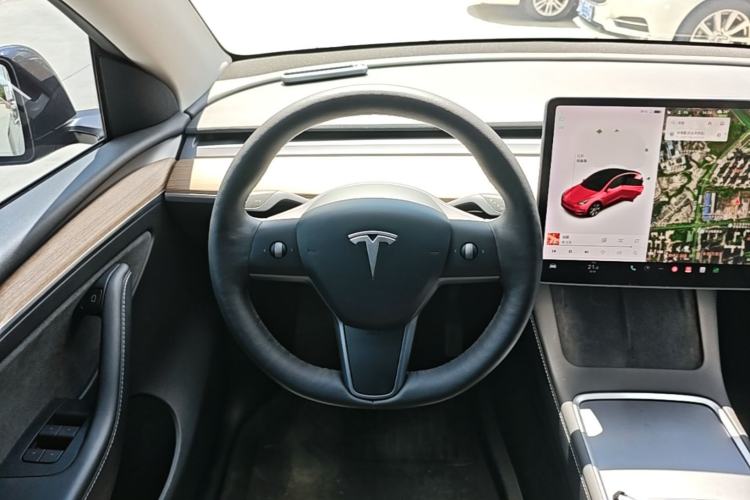 Used Tesla Model Y 2021 Long-Range All-Wheel-Drive Version Steering Wheel