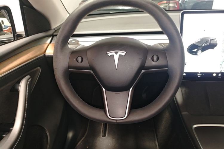 Used Tesla Model Y 2021 Long-Range All-Wheel-Drive Version Steering Wheel