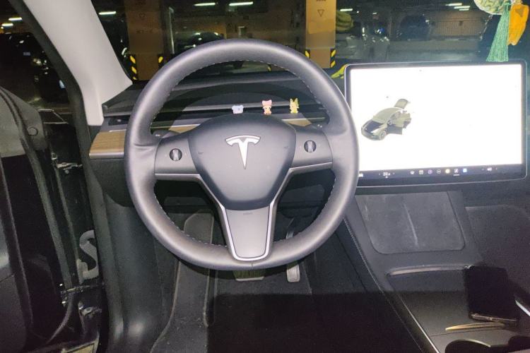 Used Tesla Model Y 2021 Long-Range All-Wheel-Drive Version 3D7 Steering Wheel