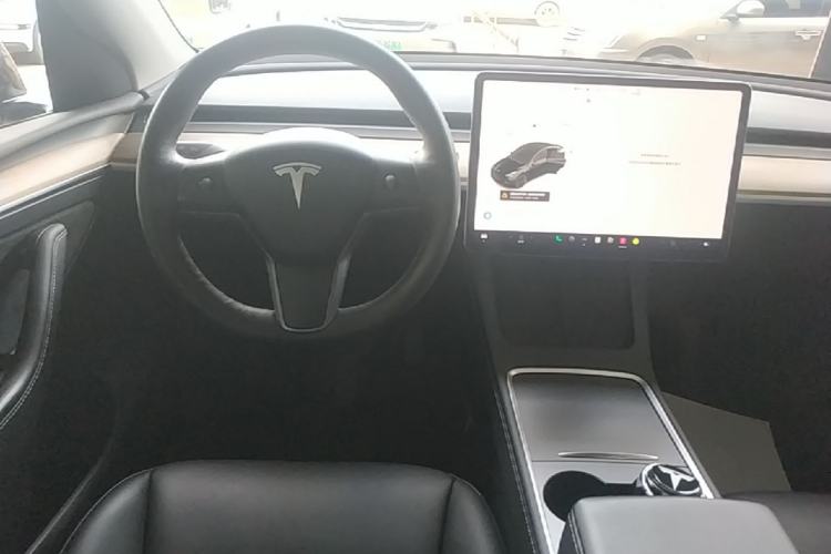 Used Tesla Model Y 2021 Standard Range Rear-Wheel Drive Version Steering Wheel