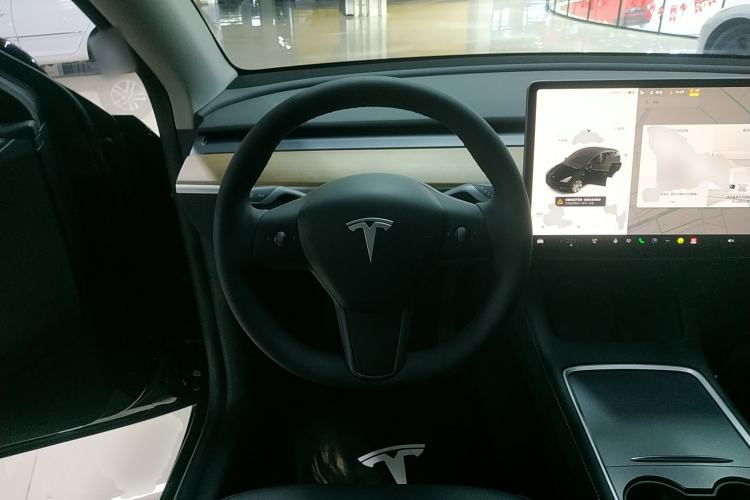 Used Tesla Model Y 2021 Standard Range Rear-Wheel Drive Version Steering Wheel