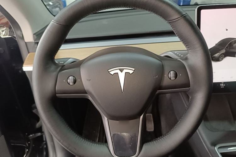 Used Tesla Model Y 2021 Standard Range Rear-Wheel Drive Version Steering Wheel
