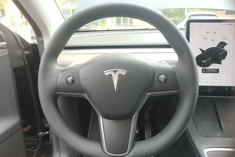 Used Tesla Model Y 2021 Long-Range All-Wheel-Drive Version Steering Wheel