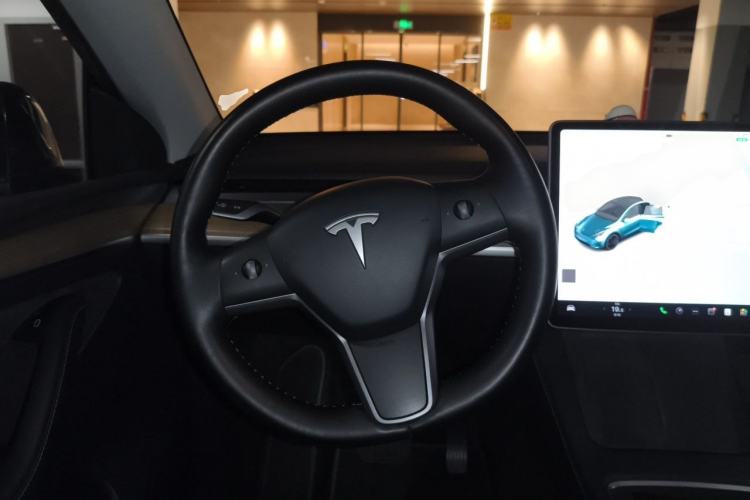 Used Tesla Model Y 2021 Long-Range All-Wheel-Drive Version Steering Wheel