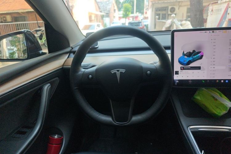 Used Tesla Model Y 2021 Standard Range Rear-Wheel Drive Version Steering Wheel